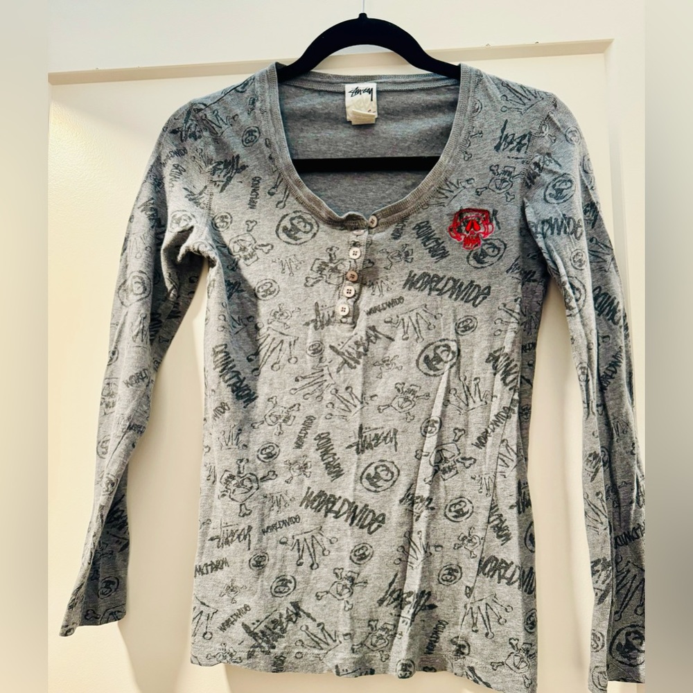 Small vintage stussy long sleeve for girls.